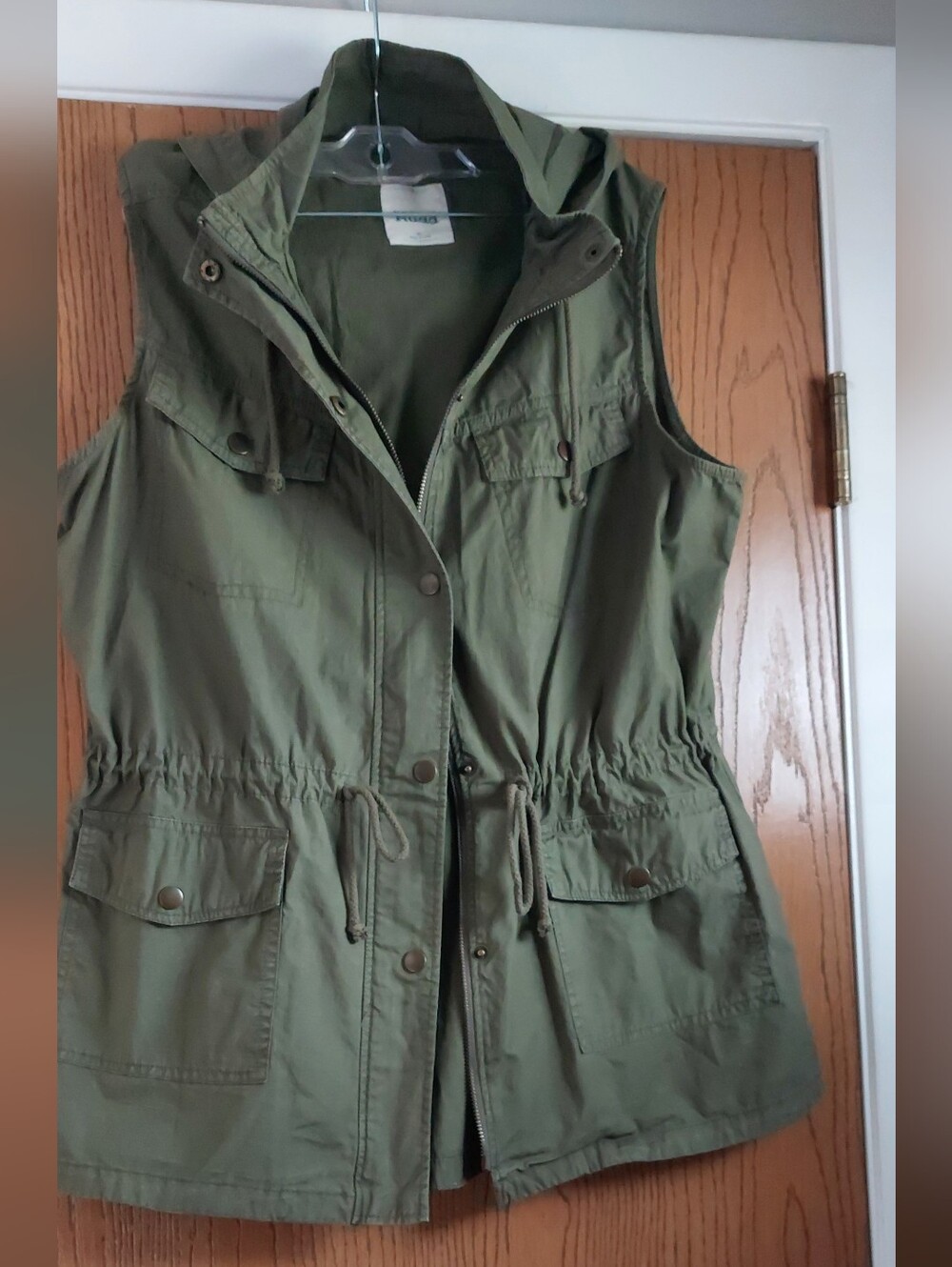 Mudd Olive Utility Hooded Drawstring Sleeveless Vest. 4 Pockets - Size XL.